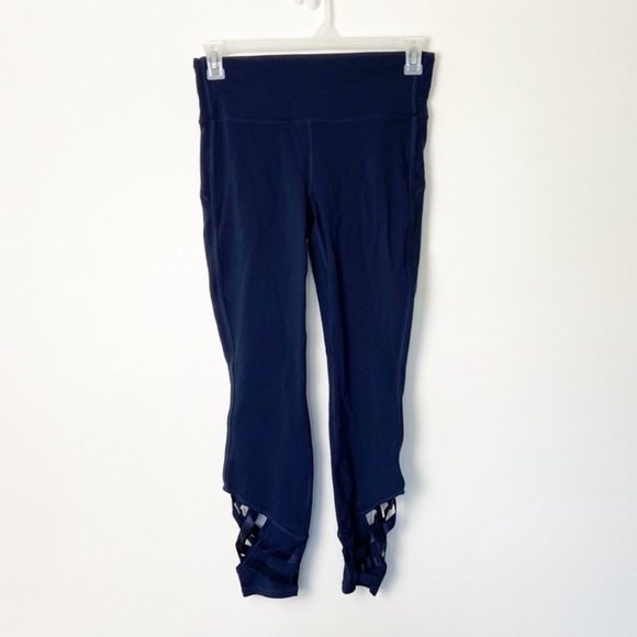 ATHLETA • Women's High Rise Sublime 7/8
Leggings in Navy Blue Size Medium - Picture 3 of 5